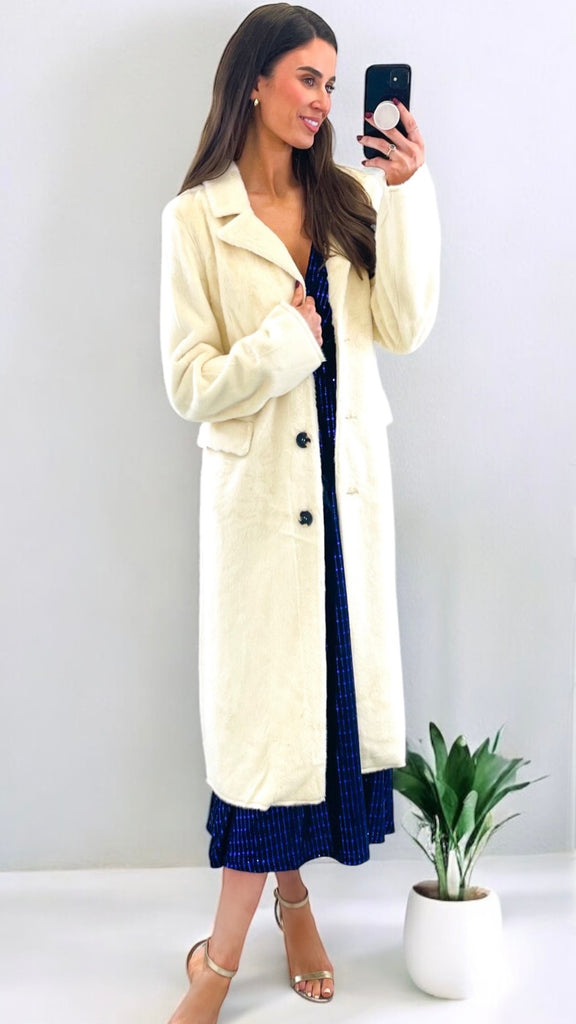 A1992 Saami Luxury Faux Fur Coat Winter White